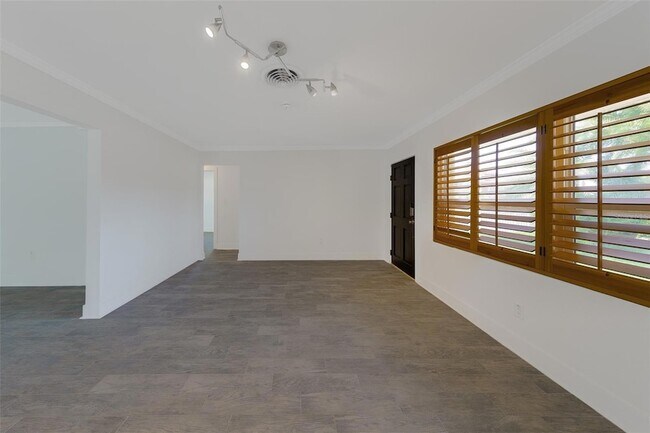 Building Photo - 315 82nd Ave