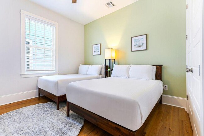 Building Photo - 1218 Carondelet St