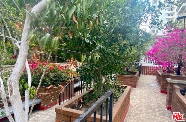 Building Photo - 10535 Wilshire Blvd