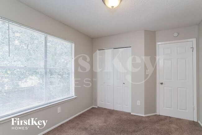 Building Photo - 6610 Cove Lake Dr