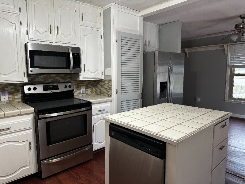 Building Photo - 1401 Springdale St