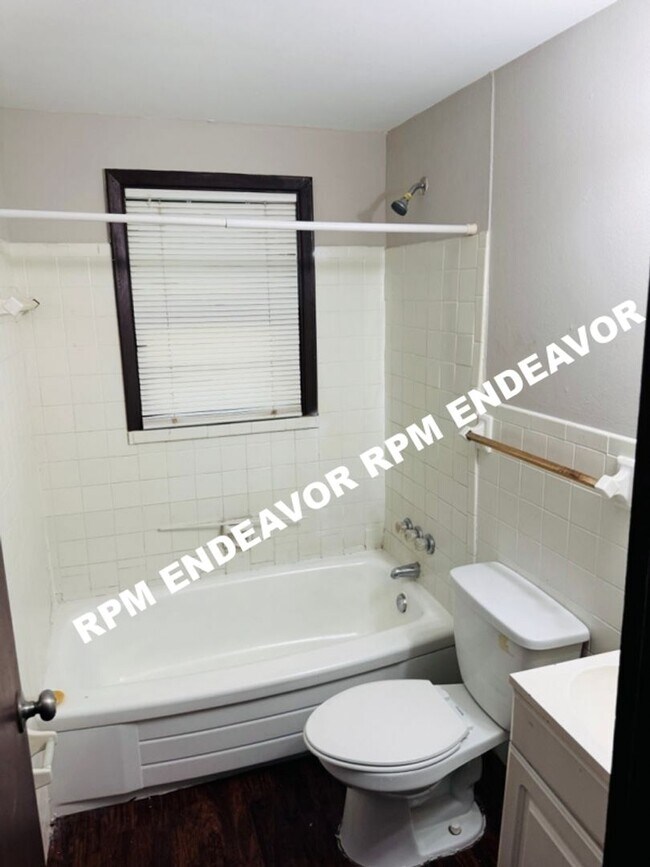 Building Photo - 4 Bed | 2 Bath | Pet Friendly | Spacious ,Fenced in Yard!