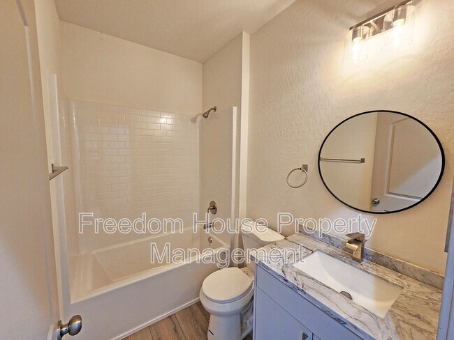 Building Photo - 1340 Arrowhead St