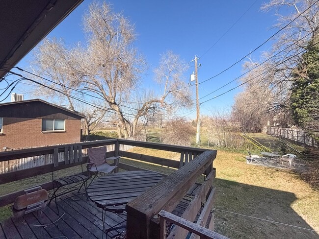 Building Photo - Cozy 2BR 1BA Home w/ Fireplace + 1 Car Garage + Fenced Yard in Sugar House