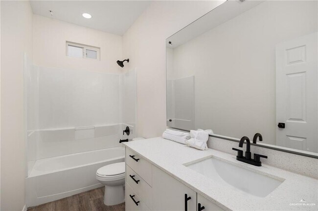 Building Photo - 1605 Karen Dr
