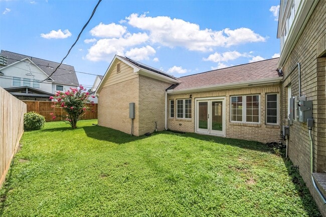 Building Photo - 6639 Fairfield St