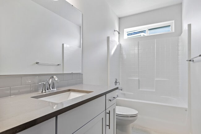 Building Photo - 7565 W Itasco Dr