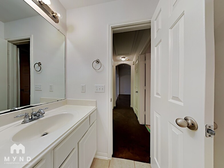Building Photo - 14 E Sage Creek Pl