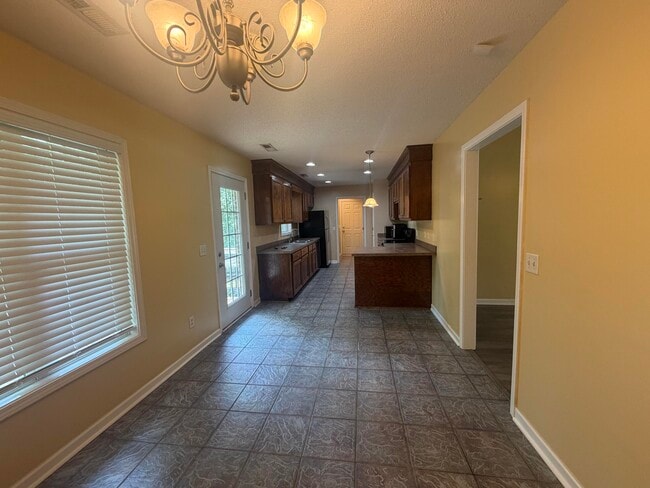 Building Photo - 30 Spanish Moss Cir