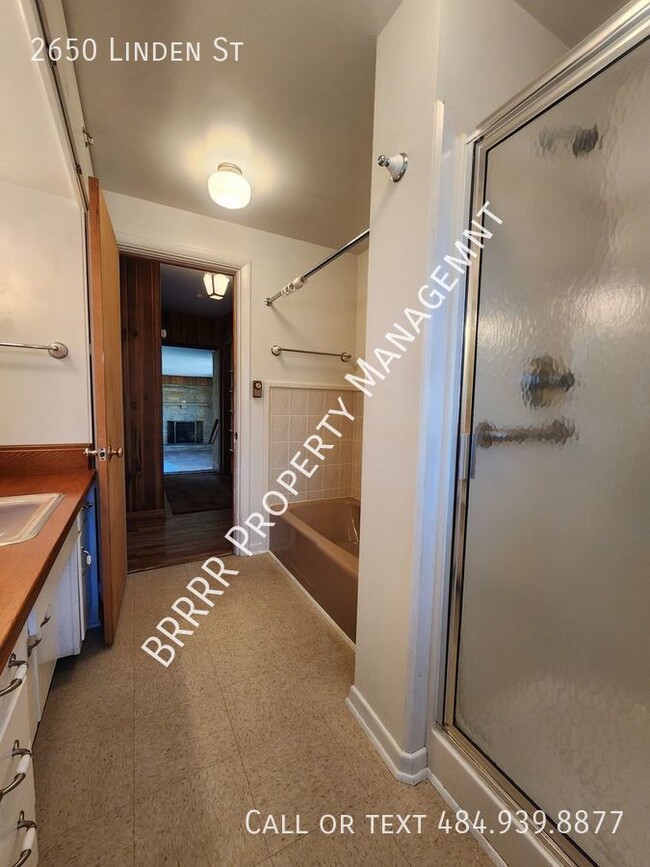 Building Photo - 2650 Linden St