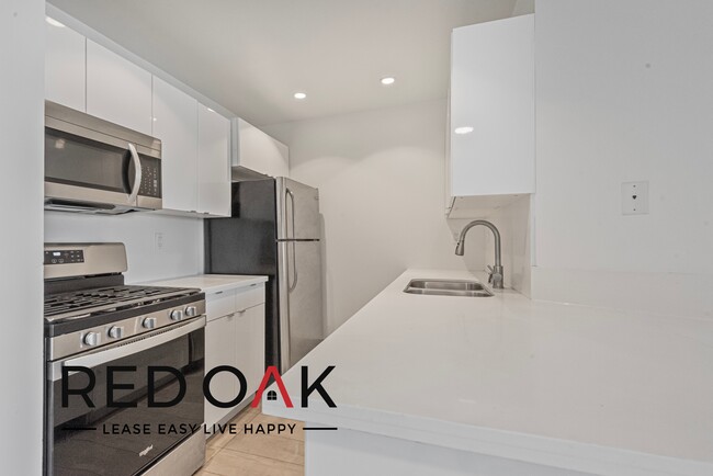 Building Photo - Stunning, Modern One Bedroom with a Welcom...