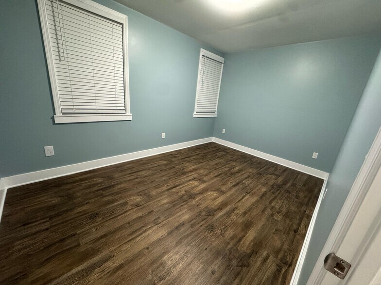 Building Photo - 319 E Main St