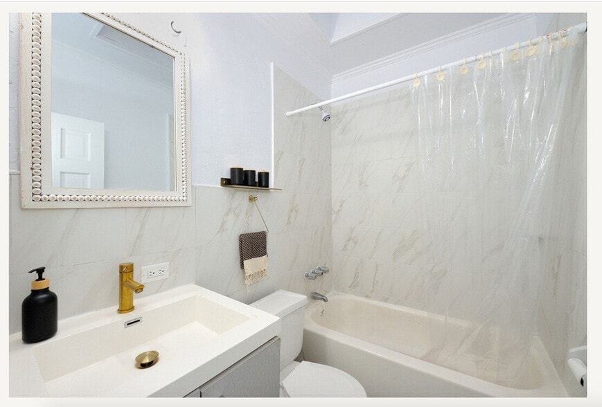 Building Photo - 476 9th Ave