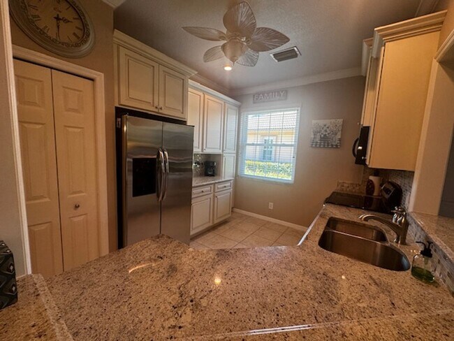 Building Photo - 3 bedroom 2 bathroom Furnished home in Reflection Lakes