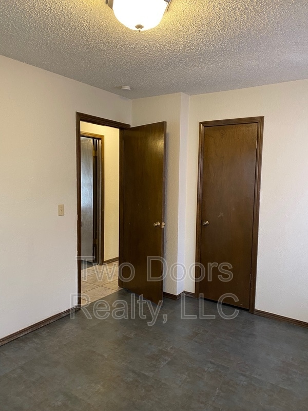 Building Photo - 3013 Gwendolyn Ln