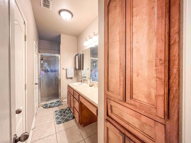 Building Photo - 3006 Imperial Dr