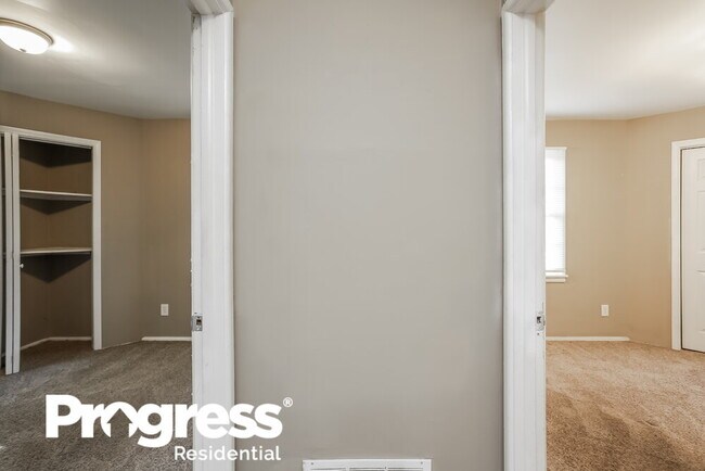 Building Photo - 3128 Latona Dr SW