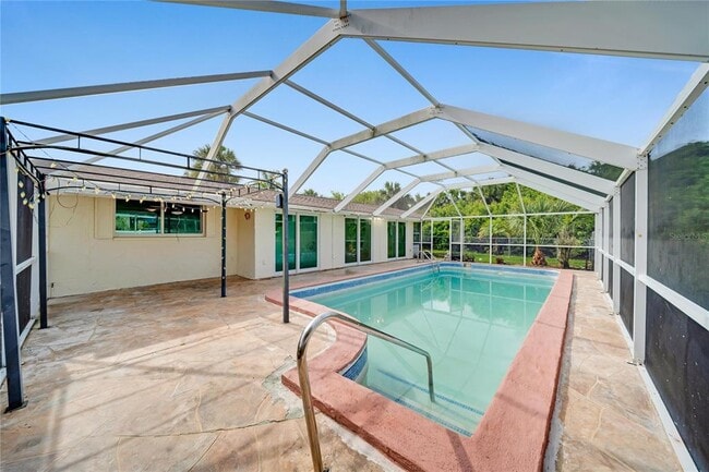 Building Photo - 3307 Pinetree St