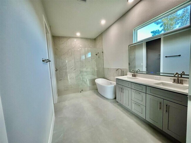 Building Photo - 15109 Aquarius Cir
