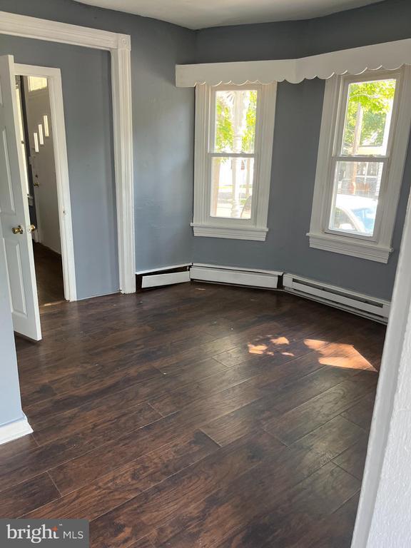 Building Photo - 170 S Giles St