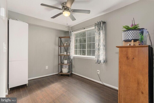 Building Photo - 1541 Colonial Dr