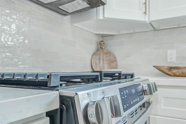 Building Photo - 3351 S Sutton Square