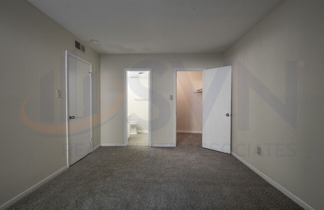 Building Photo - Charming 2-Bedroom Condo for Rent in Chape...