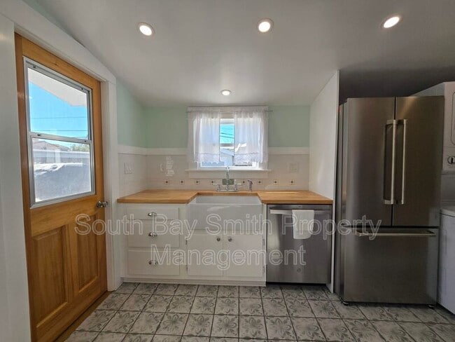 Building Photo - 223 S Guadalupe Ave