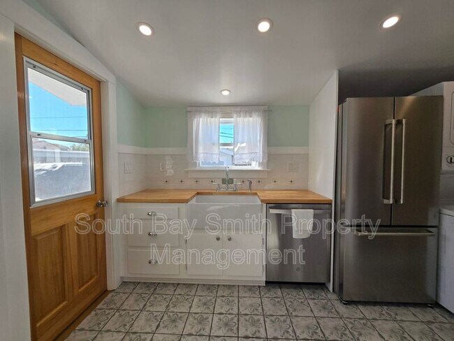 Building Photo - 223 S Guadalupe