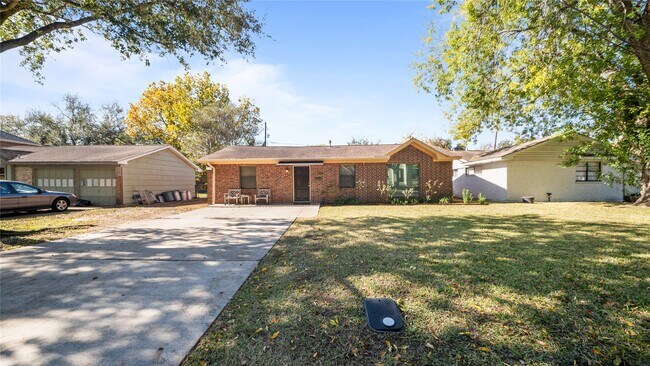 Building Photo - 1017 Howard Ln