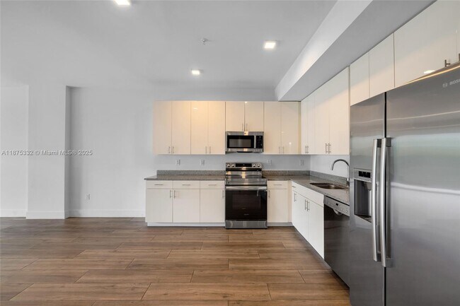 Building Photo - 3265 Bird Ave