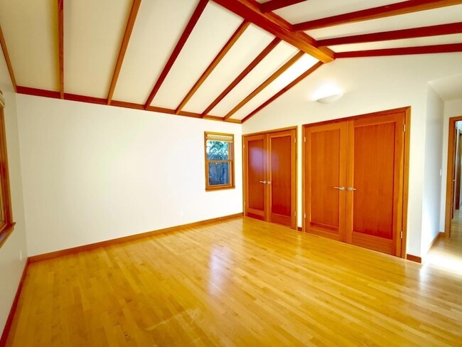 Building Photo - 335 Claremont Way