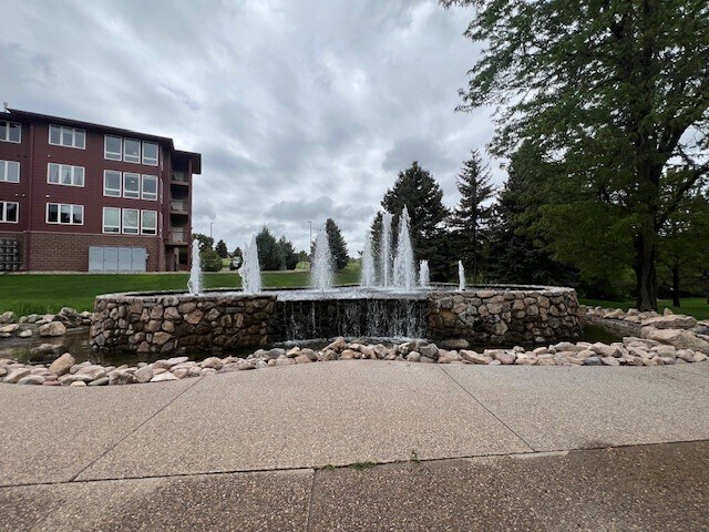 Building Photo - 3951 Fairway Hills Dr