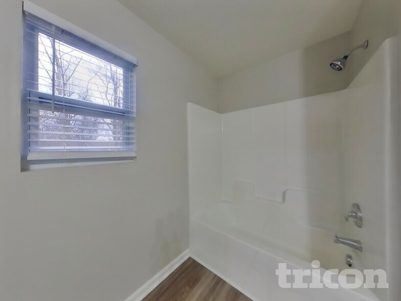 Building Photo - 1613 Brookgreen Ave