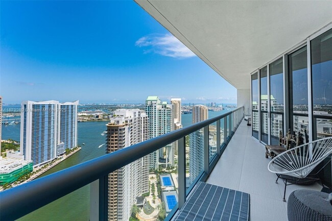 Building Photo - 495 Brickell Ave