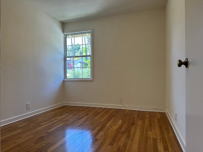 Building Photo - 5174 Franklin Ave