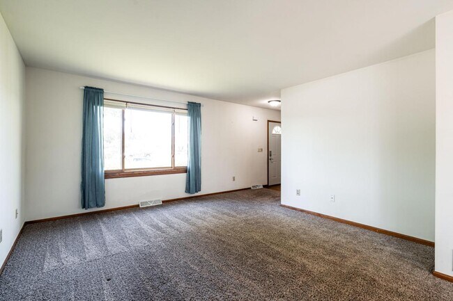 Building Photo - 1502-1504 S 101st St