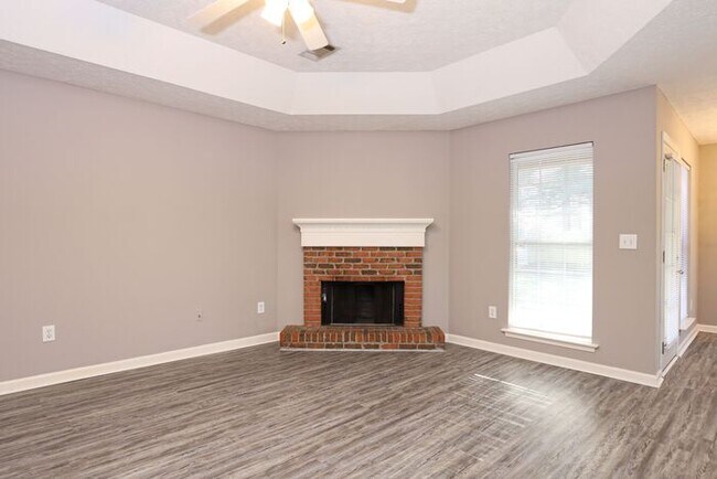 Building Photo - Gorgeous 3 Bedroom