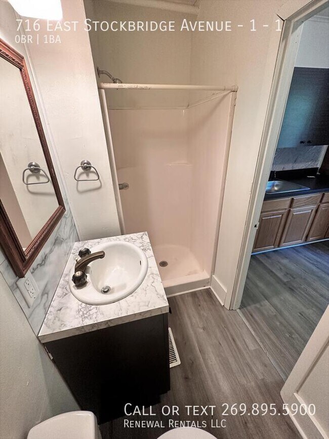 Building Photo - 716 E Stockbridge Ave