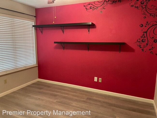 Building Photo - 3 br, 2 bath House - 1300 Buttercup Ct.