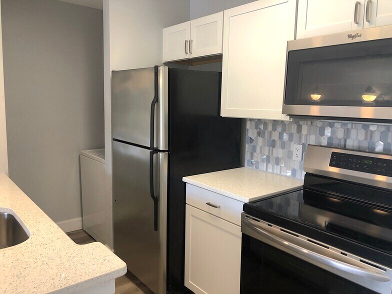 Building Photo - 351 Lone Hill Dr