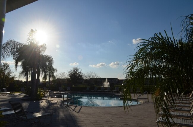 Building Photo - Cute 3/2 Condo in Horizons at Vista Lakes (Gated) with Updated Flooring