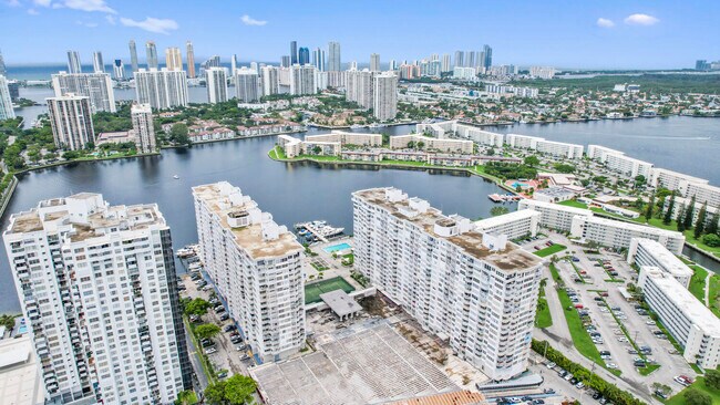 Building Photo - 18051 Biscayne Blvd