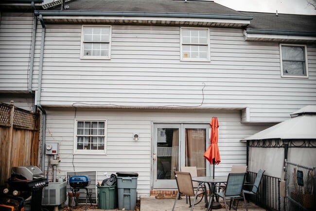 Building Photo - 16 Cranfield Ct