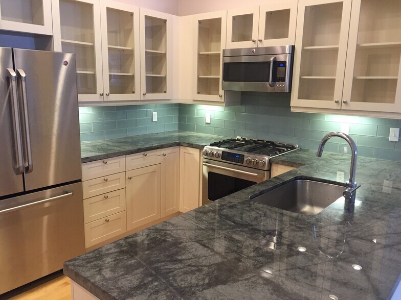 Building Photo - 75 Hamilton St