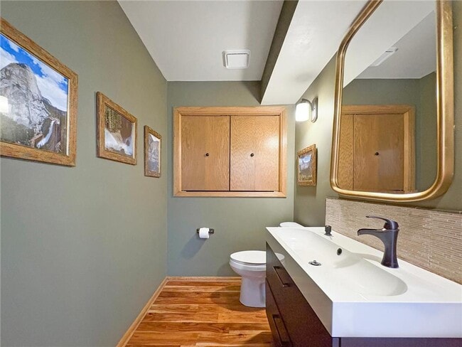 Building Photo - 13900 Hill Ridge Dr