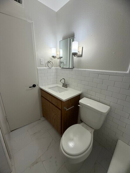 Building Photo - 1201 N Austin St