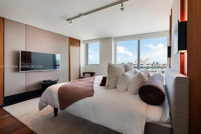 Building Photo - 101 20th St