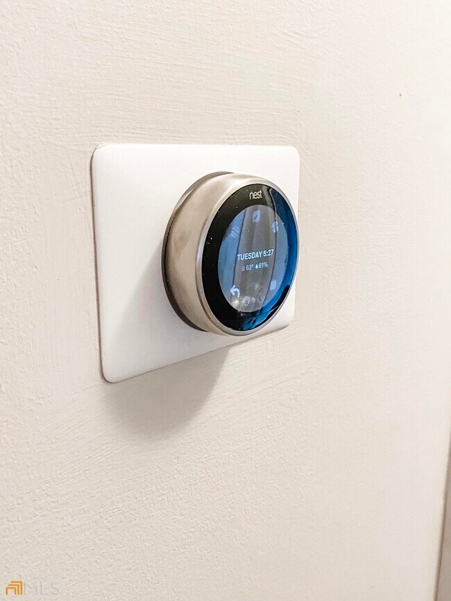 Building Photo - 381 W Candler St