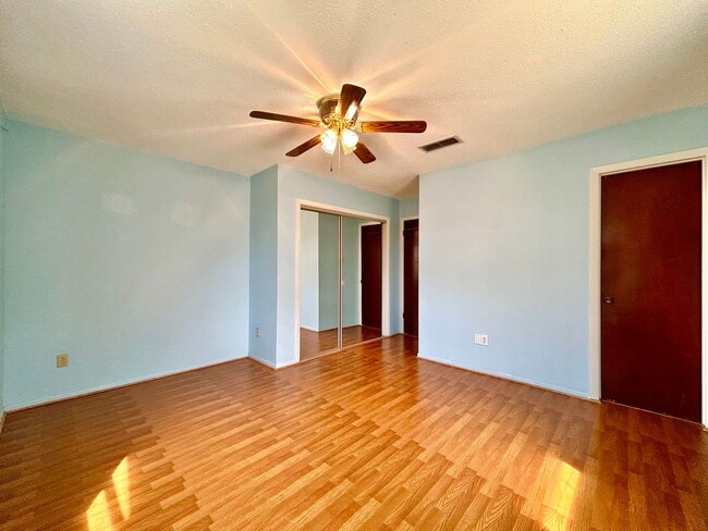 Building Photo - Warm & Inviting 3 Bed, 2 Bath Home with 2-Car Garage & Fireplace